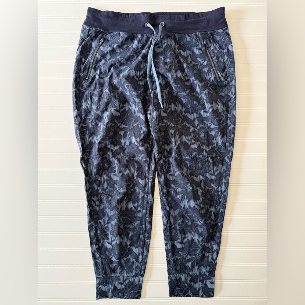 Athleta Trekkie North Jogger – Women’s Size 16 – Navy Leafy Floral Print